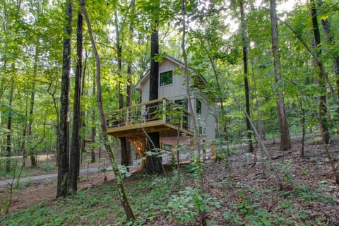 Luxury treehouse with elevated forest views, perfect for a romantic getaway or adventure in nature. Includes a private deck and access to hiking trails.