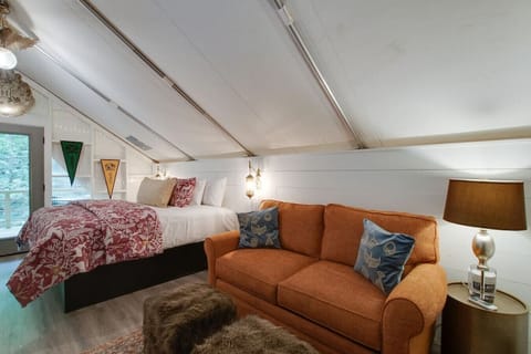 Hogwarts-Themed Luxury Glamping Tent with Private Hot Tub and Forest Views