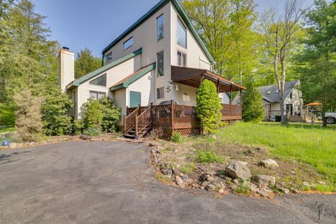 Tobyhanna Vacation Rental | 4BR | 2BA | Stairs Required | 2,100 Sq Ft