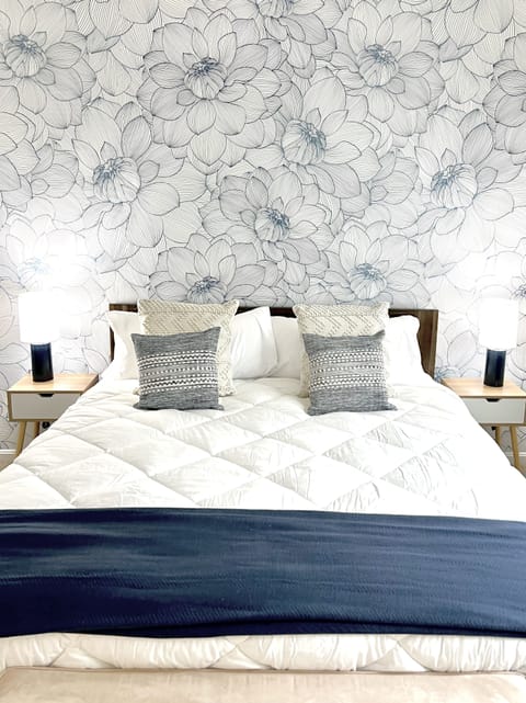 Master bedroom (King bed - memory foam mattress)