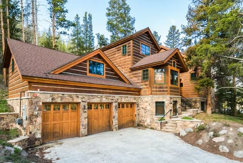 Halcyon Mountain Chalet exterior