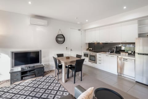 3 CLARENCE ST BELLERIVE AIRBNB RETREATS TASMANIA MAY 2023 HIGH RES-5