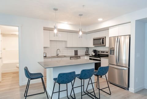 Blue Skies 2 Bedroom Condo 3+ Months Apartment in Nanaimo