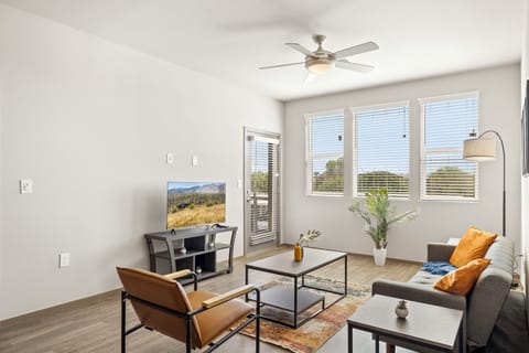Spacious Westgate CozySuites by stadium with pool 1
