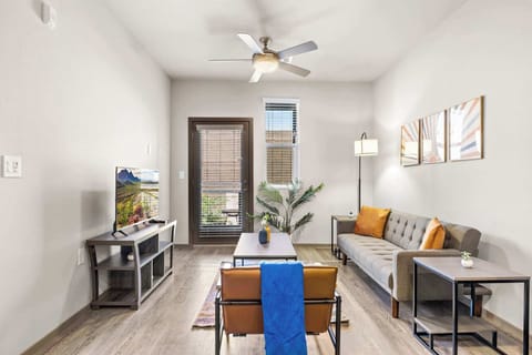 Stunning Westgate CozySuites by stadium w/pool 3