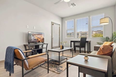 Stunning Westgate CozySuites by stadium with pool 8
