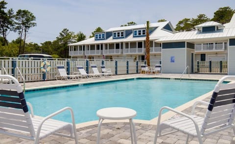 Walk right over to the pool 
