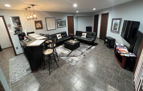  Smart TV / Fireplace/ Internet Access, /2 Air Memory Futons/ charging station