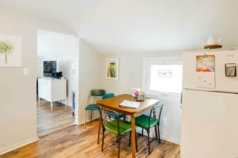 Dining Area | Dishes & Flatware Provided