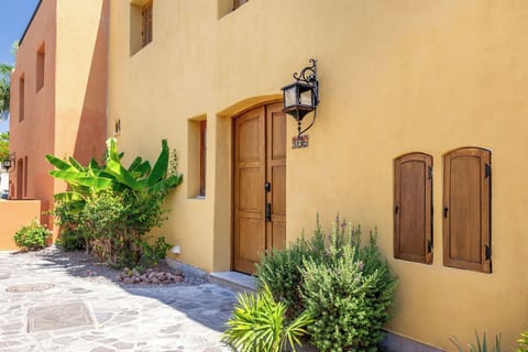 2 bedrooms, 2 bathrooms home in front of the pool