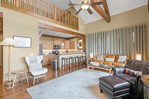 Open Floor Plan--- Kitchen/Dining/Living Rooms