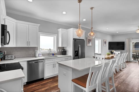 Well stocked kitchen for making meal prep a breeze.