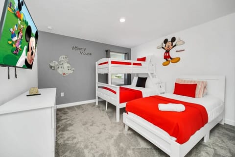 Twin/Full Bunk Bed with a Full Bed