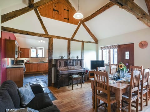 Dining room | Y Dderwen, Penybontfawr