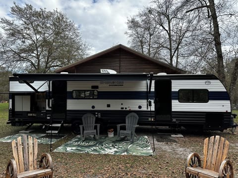 Retractable awning and outdoor kitchen