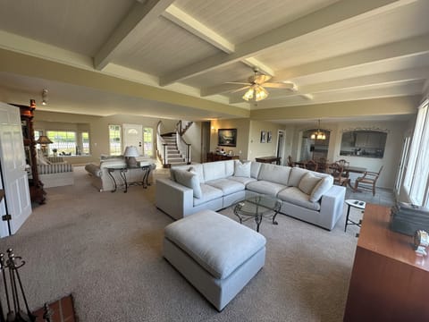 Great Room  - Family Area w/TV, Fireplace, Dining Area, Kitchen