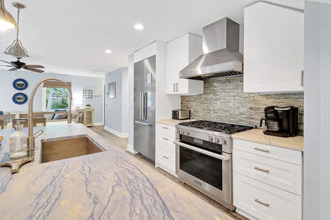 9 Flamingo | Kitchen