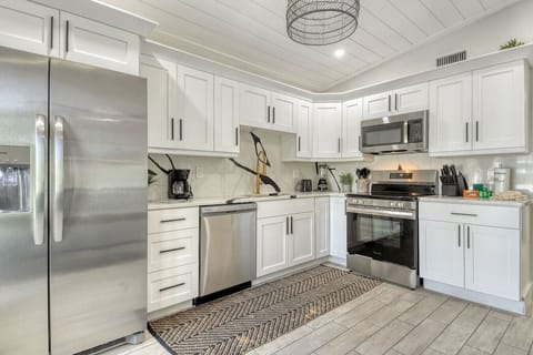 fully stocked kitchen