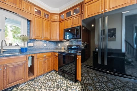 more views of kitchen