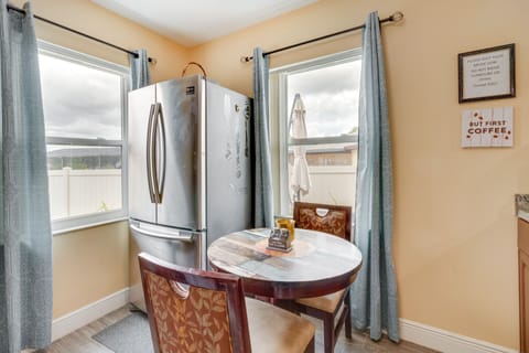 Dining Table | Dishware & Flatware Provided