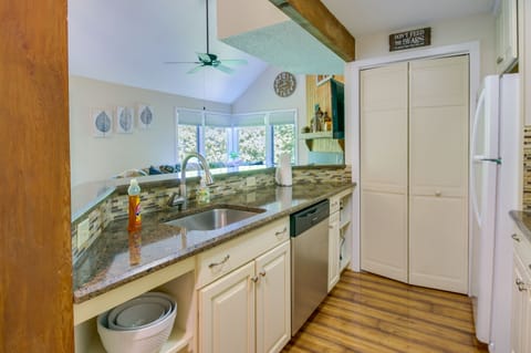 Kitchen | 1st Floor | Air Fryer | Keurig | Toaster