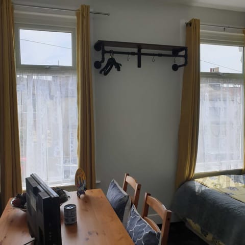 Bedroom 1 work table area