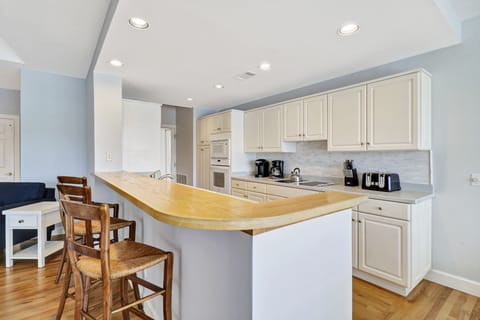 11 Braddock Cove - Kitchen (2nd Floor)