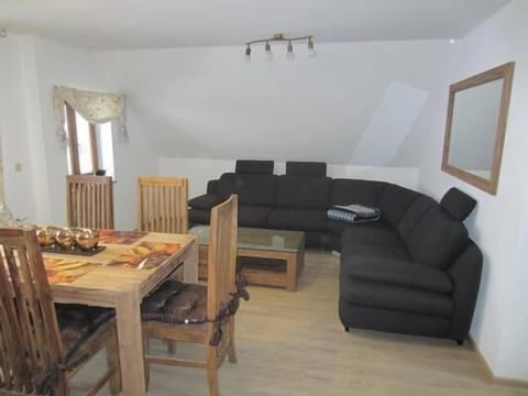 Living area. Picture 3