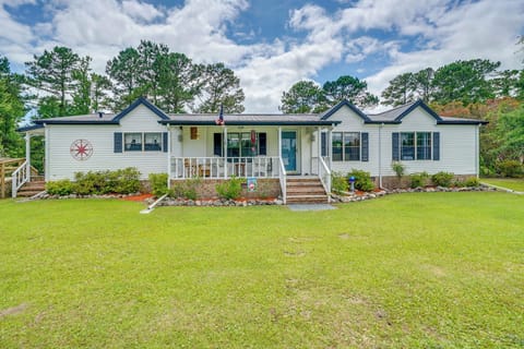 Hampstead Vacation Rental | 3BR | 3BA | Step-Free Access Via Ramp | 1,750 Sq Ft