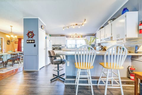 Breakfast Bar | Coffee Maker | Air Fryer