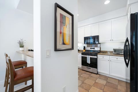 Artwork throughout the unit. 