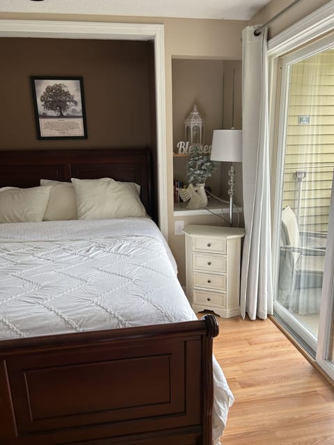 Very Comfortable Queen Size Bed.