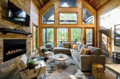 The living room features a large sectional and smart tv that is perfect for gathering with family and friends.
| Stillwater Creek by Boutiq Luxury Vacation Rentals | Broken Bow, Oklahoma
