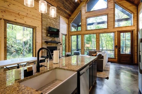 The kitchen has a large island that offers plenty of counter space for all your cooking needs!
| Stillwater Creek by Boutiq Luxury Vacation Rentals | Broken Bow, Oklahoma