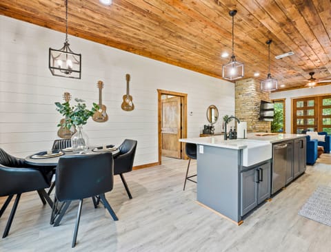 The open layout of this kitchen and living area makes it perfect for hosting gatherings and enjoying family time.