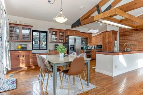Open floor plan dining and kitchen