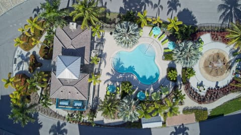 Overview of pool amenities