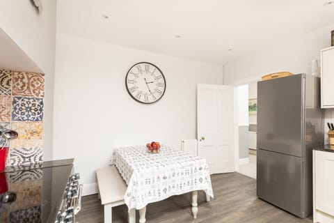 Kitchen table - seats up to 6