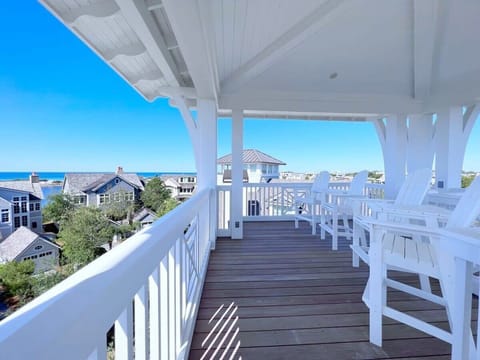 Fourth Floor Entertaining Area