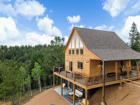 "Beautiful and clean cabin with a great view. We had a great time." - Shawn