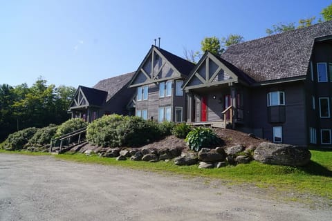 Stunning end unit, right on the trail.