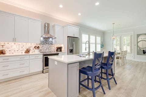 Kitchen | Free WiFi | Central Air Conditioning/Heat | Washer/Dryer