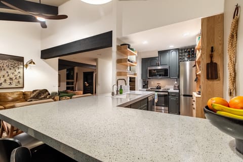 Spacious, Newly Remodeled Kitchen
