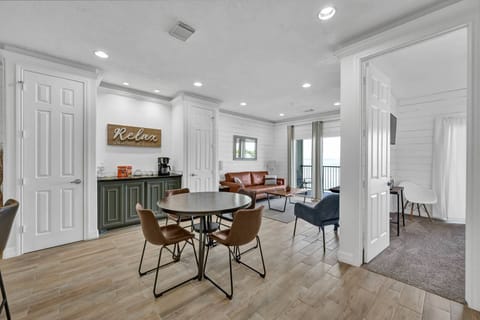 Dual coffee machine for drip or k-cups use