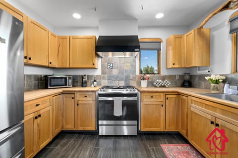 Fully-equipped kitchen