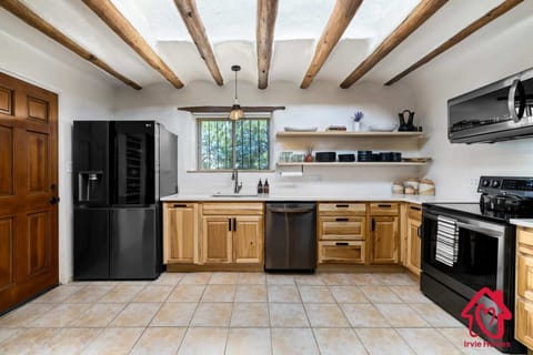 Kitchen complete with functional appliances