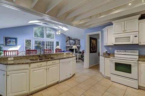 2 Sandpiper - Kitchen