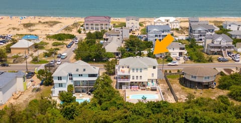 2 short blocks to the beach.