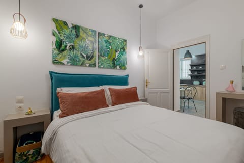 Bedroom, Bed