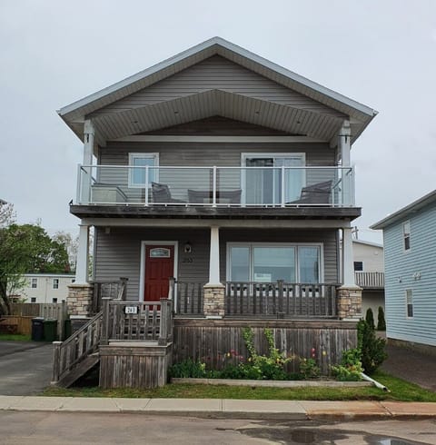 Main photo (In front of the house)